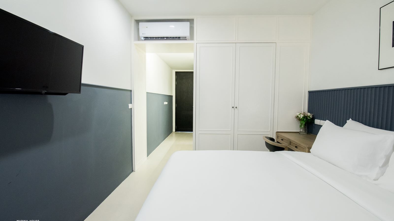 rooms-standard-pool-view