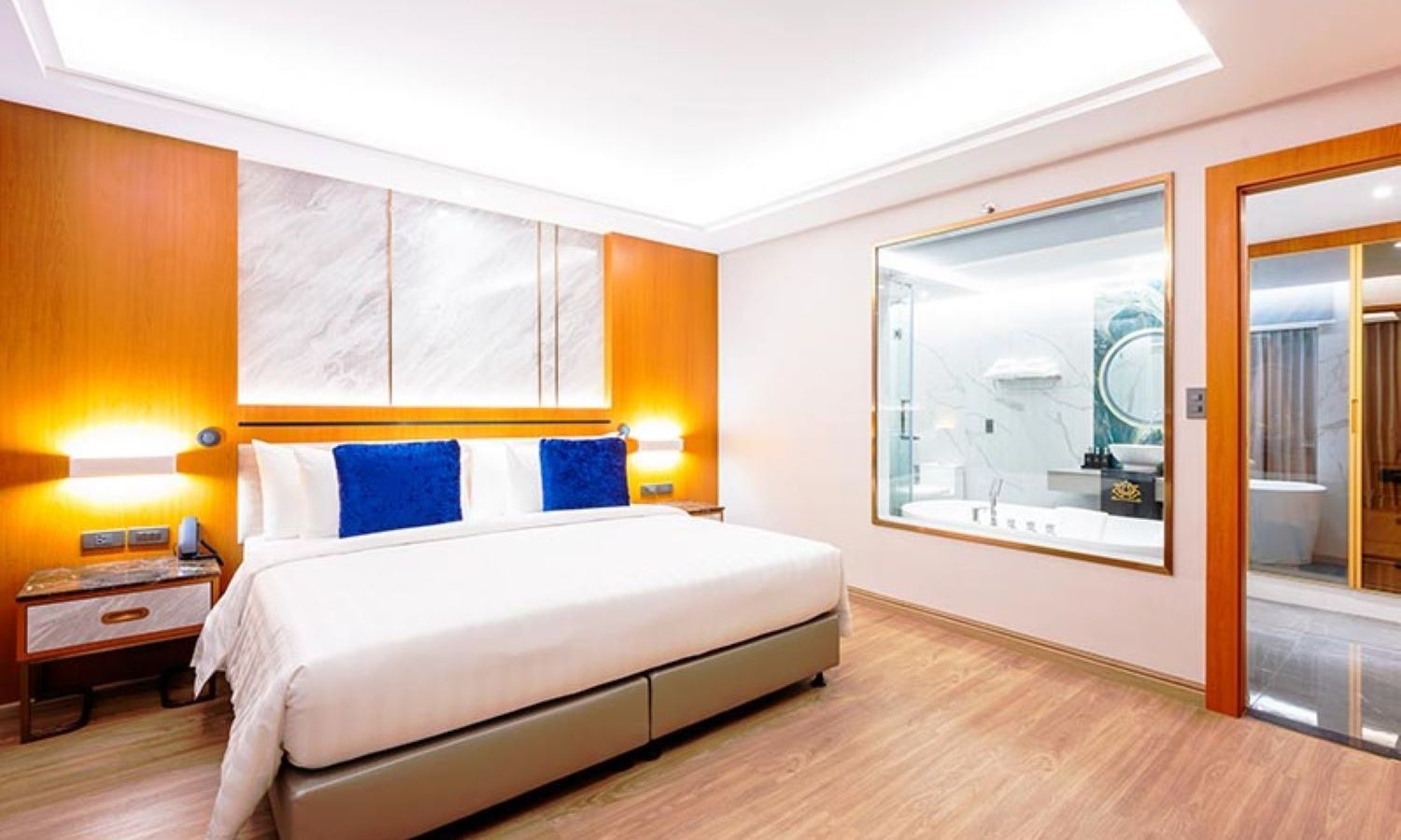 rooms-junior-suite-pool-view