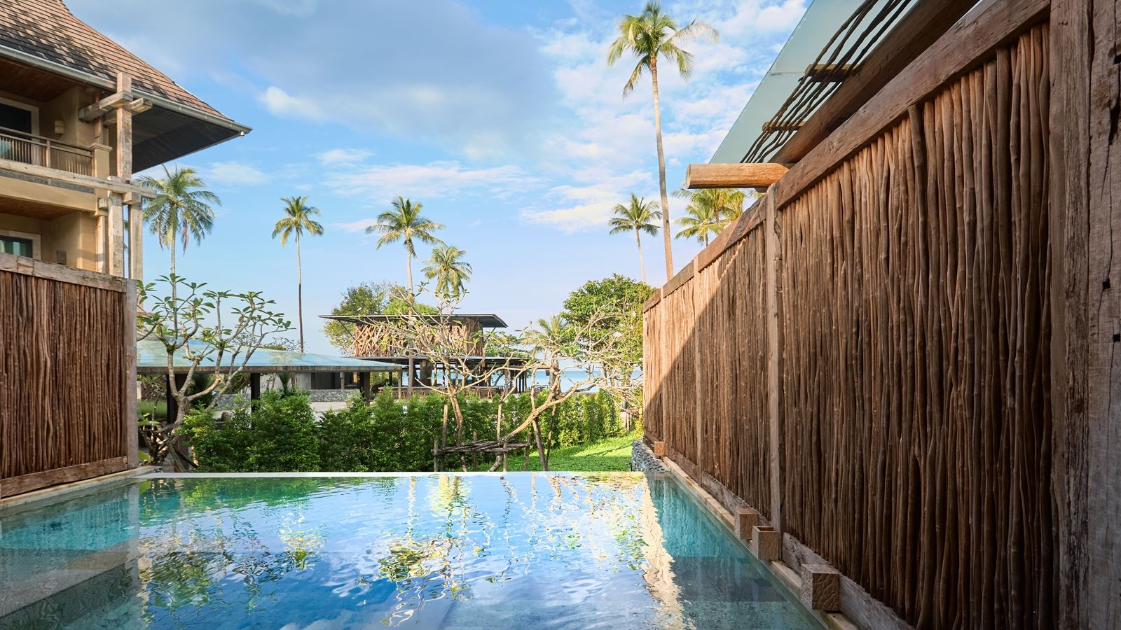 rooms-one-bedroom-pool-villa-seaview