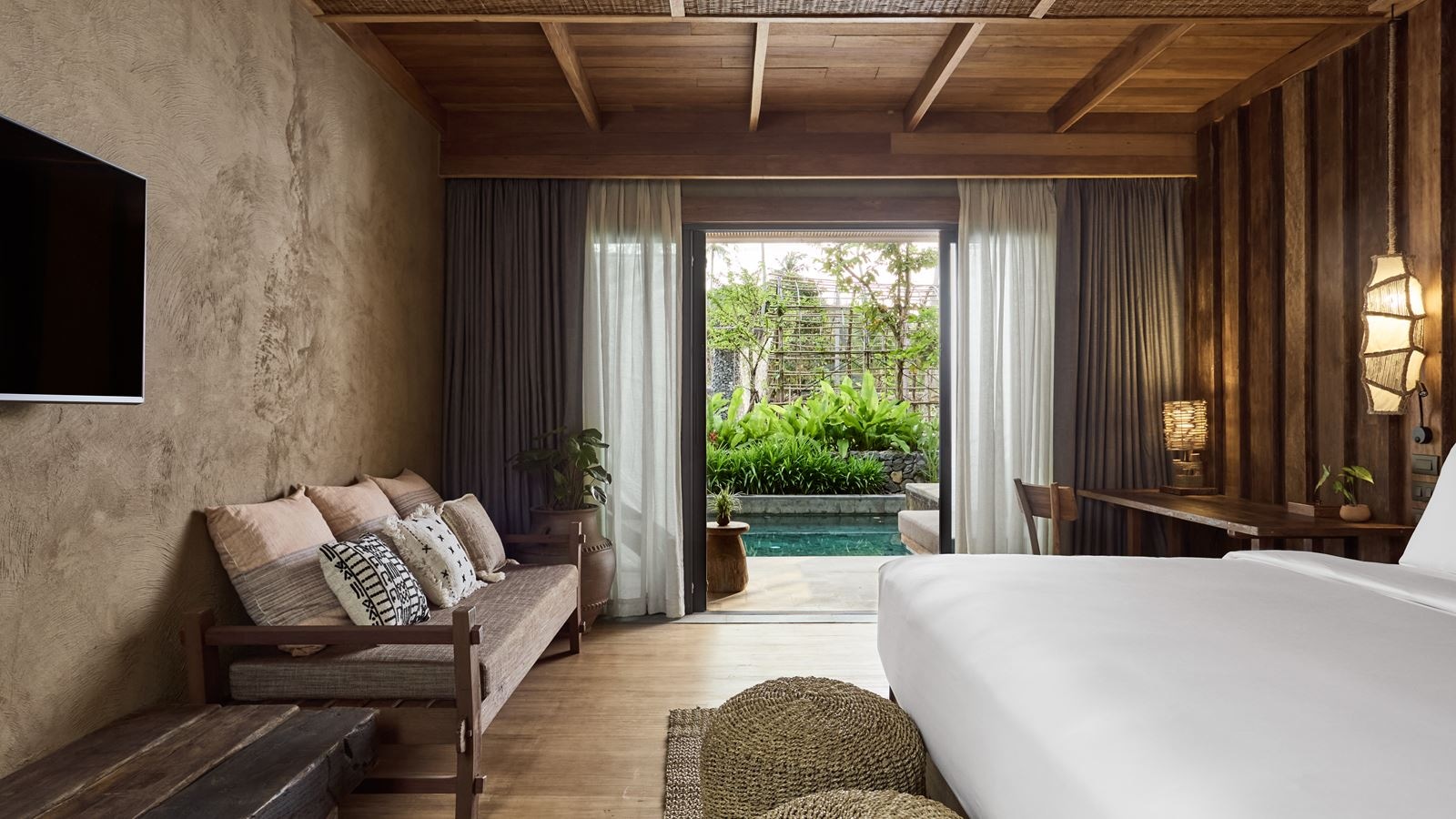 rooms-premium-pool-access-garden