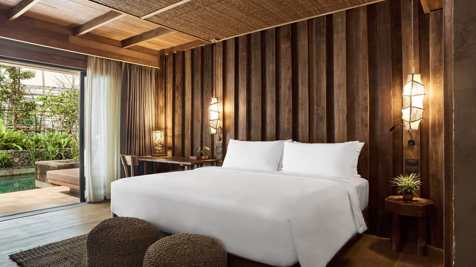 rooms-premium-pool-access-garden