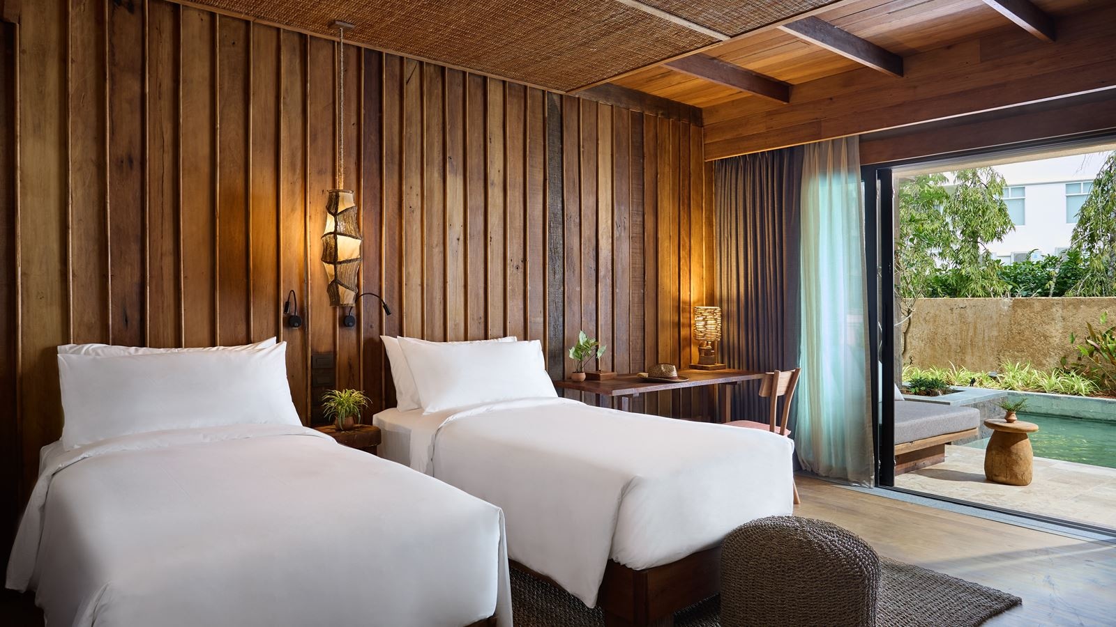 rooms-premium-pool-access-garden