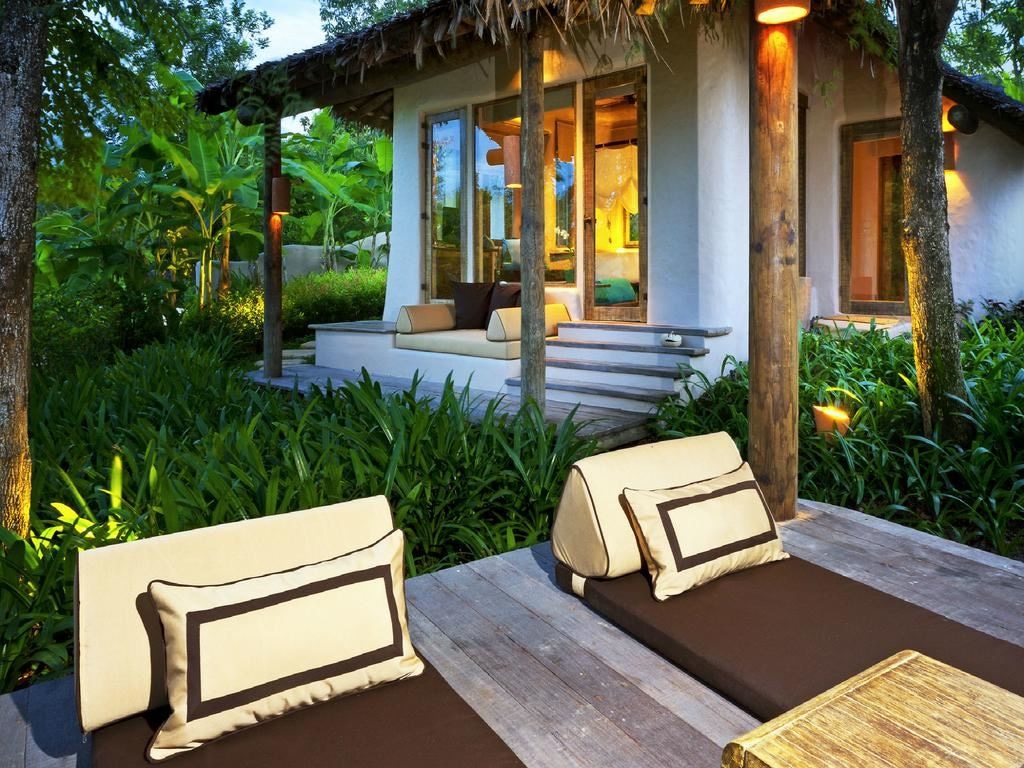 rooms-1bedroom-pool-villa-garden-view