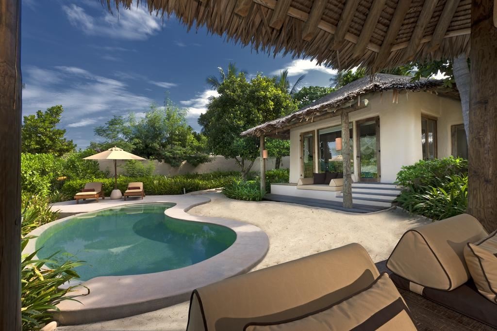 rooms-1bedroom-beachfront-pool-villa