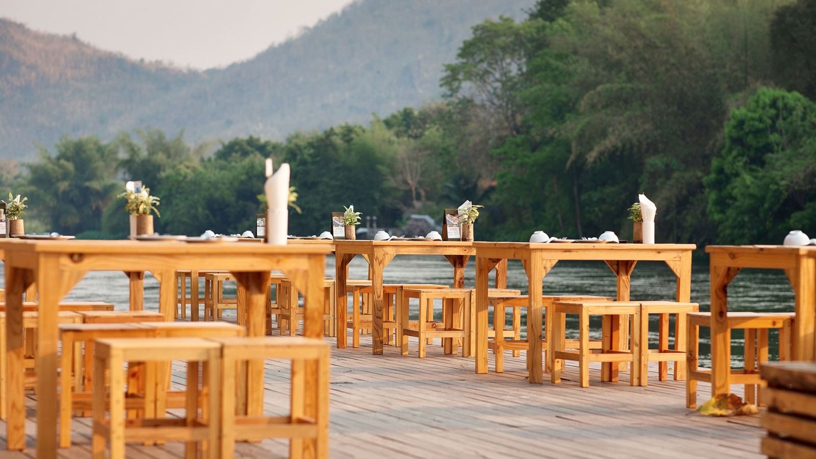 restaurants-river-romance