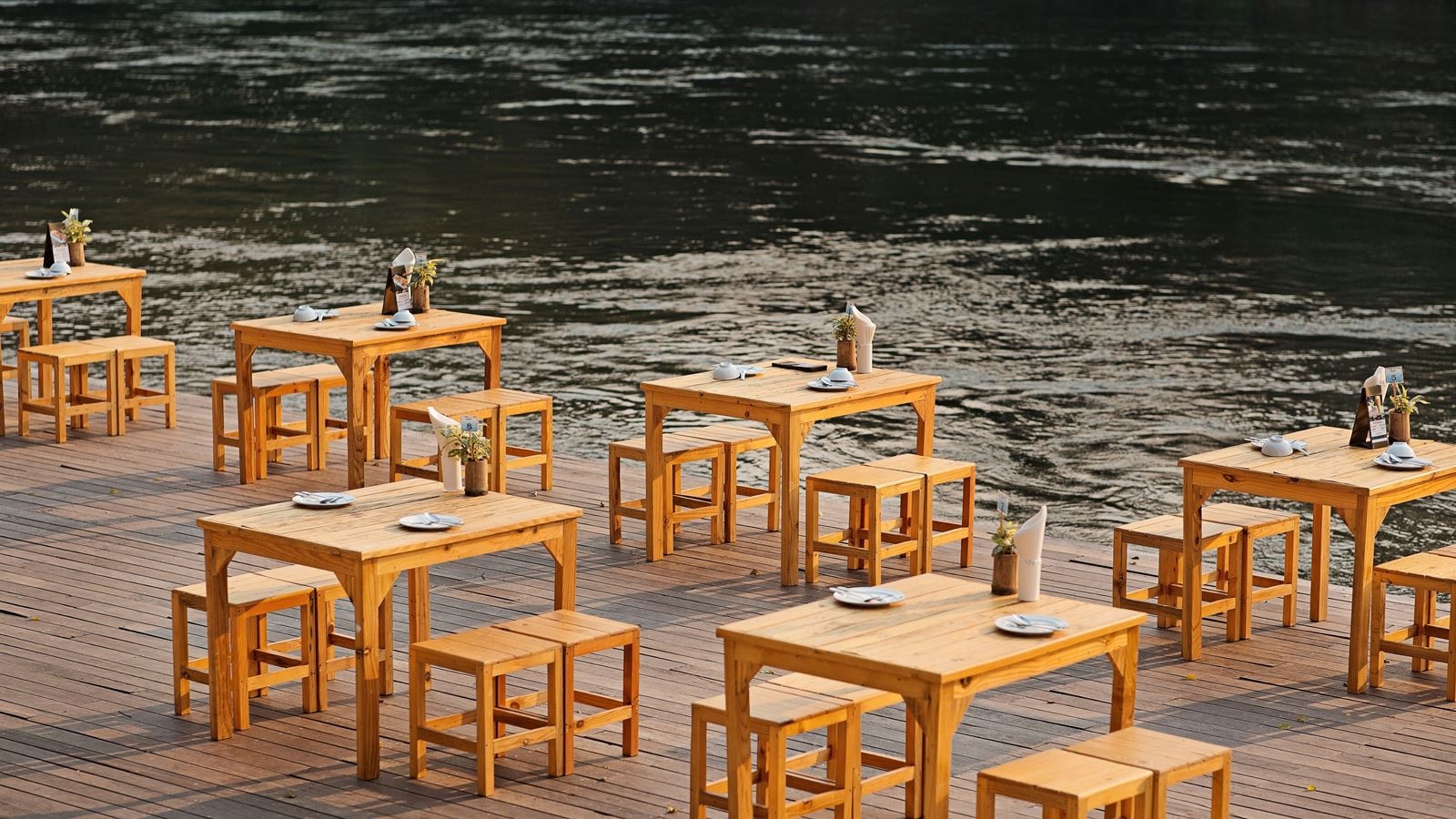 restaurants-river-romance