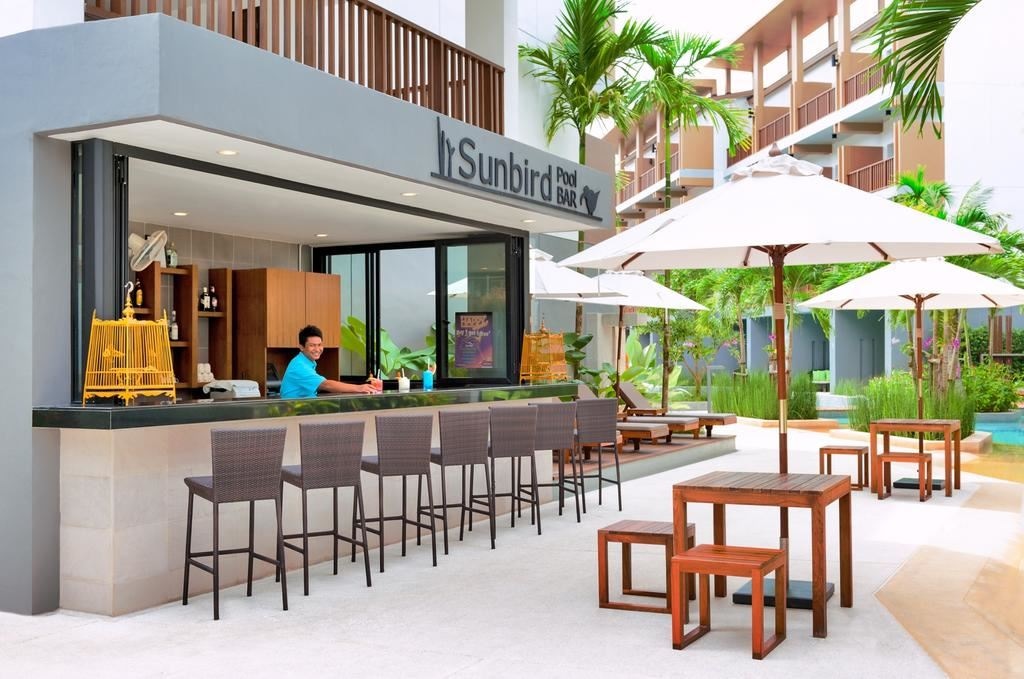bars-sunbird-pool-bar