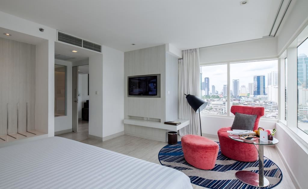 rooms-deluxe-suite-city-view