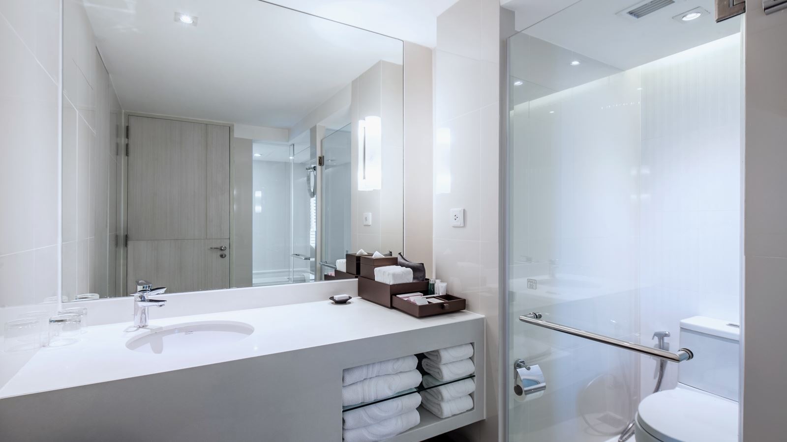 rooms-deluxe-suite-city-view