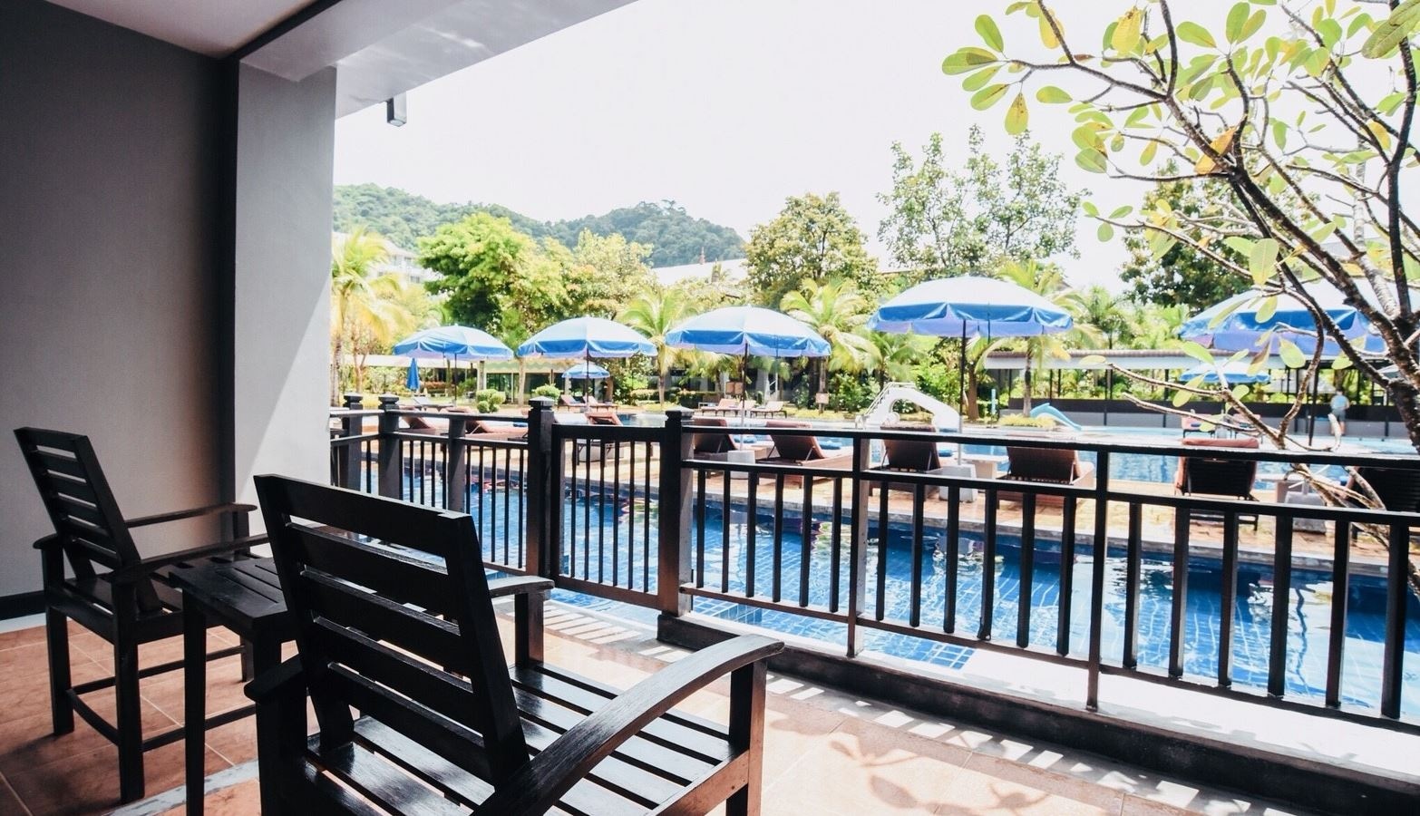 rooms-deluxe-pool-access