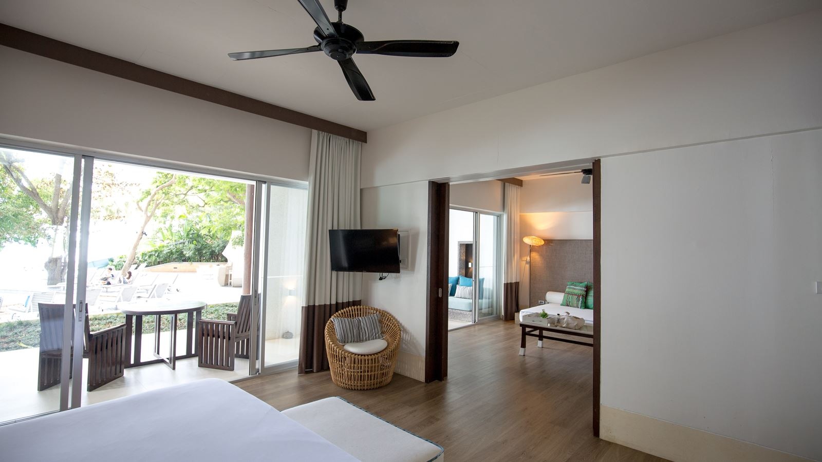 rooms-executive-suite--sea