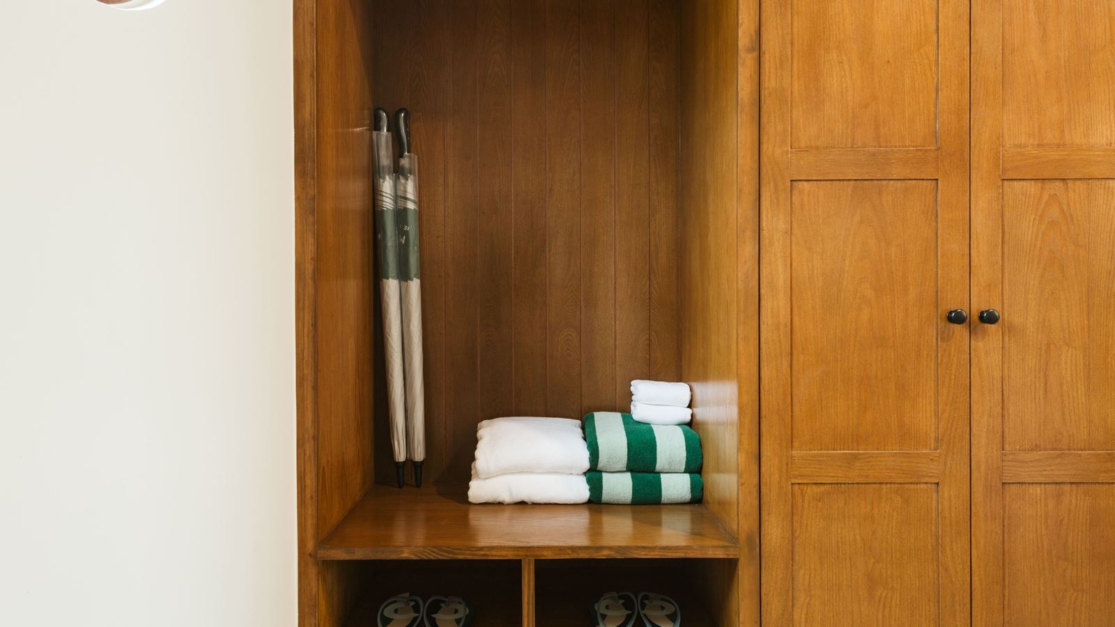 rooms-onebedroom-lagoon-suite-villa