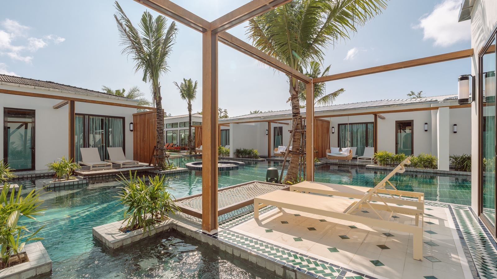 rooms-onebedroom-lagoon-suite-villa