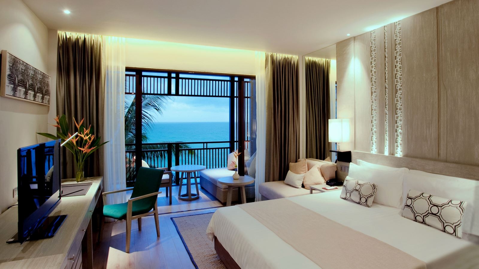 rooms-ocean-child-sharing-bed