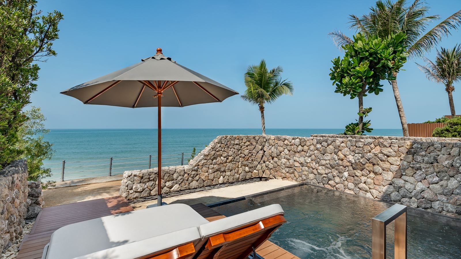 rooms-beachfront-pool-villa