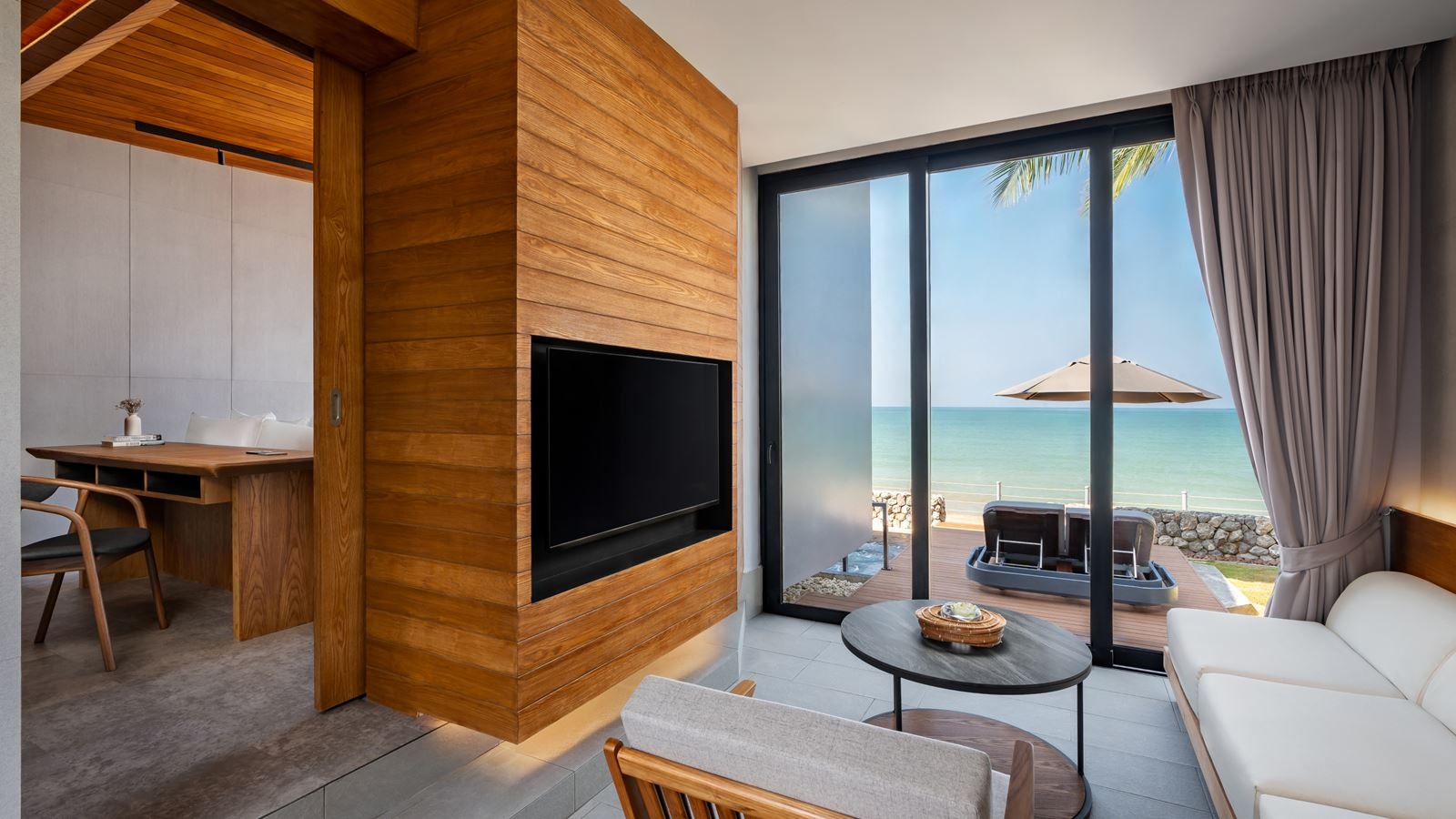 rooms-beachfront-suite-pool-villa