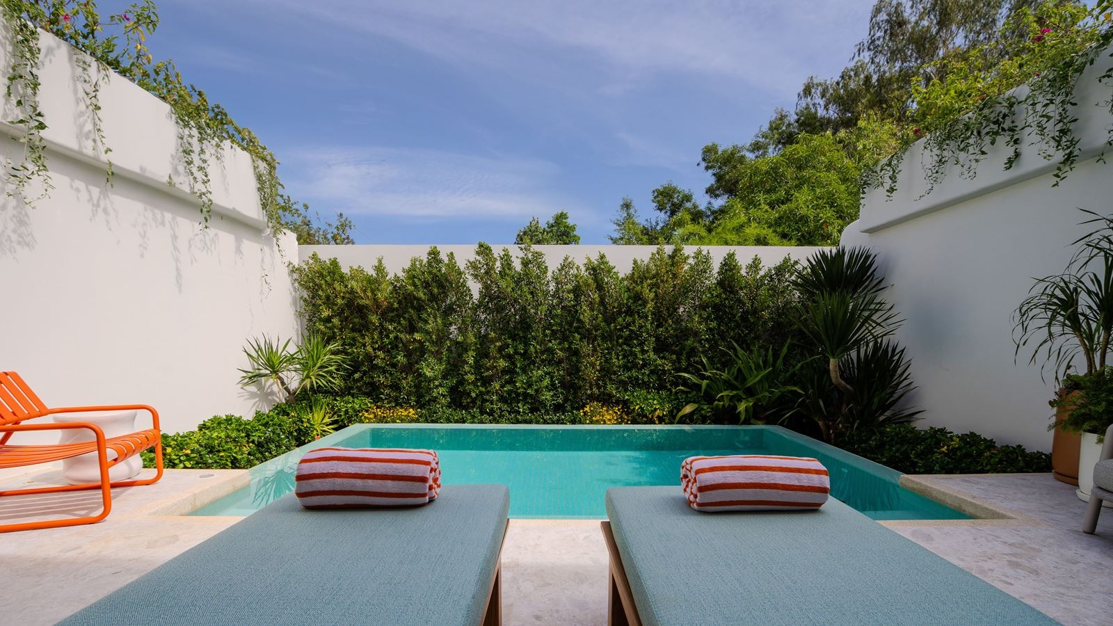 rooms-deluxe-one-bedroom-suite-with-private-pool