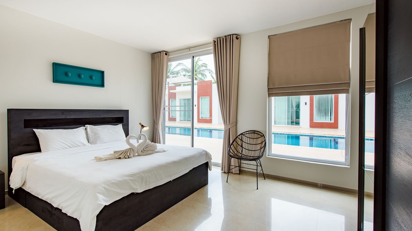 rooms-premium-2-bedroom-pool-suite-with-terrace