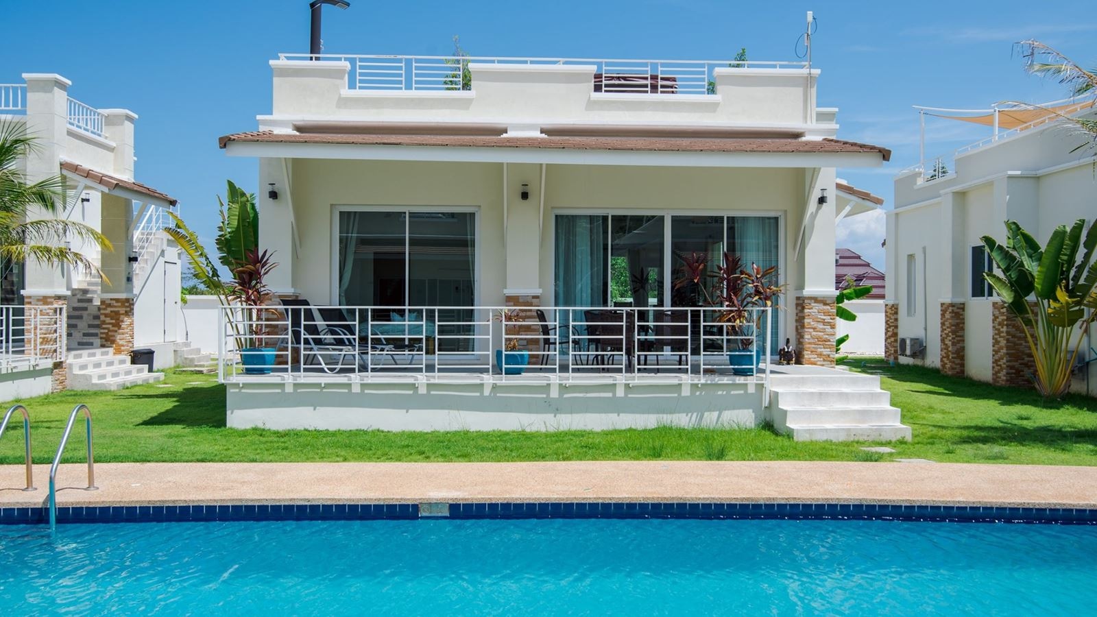 rooms-executive-pool-side-villa-2-bedroom--2-bathroom