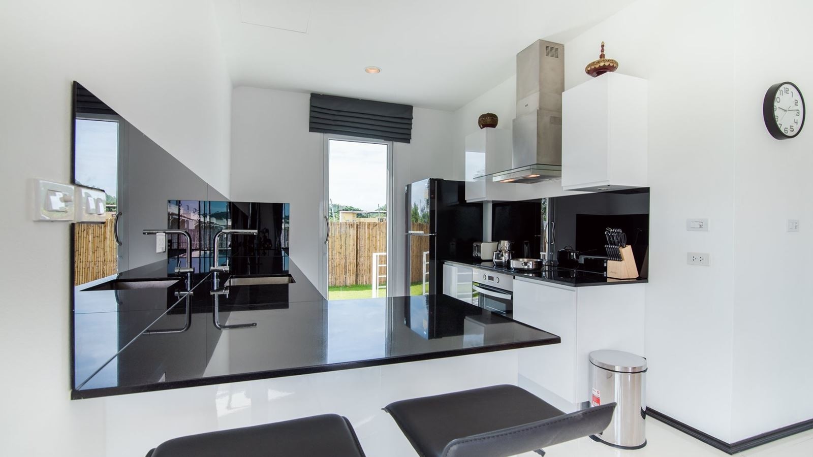 rooms-executive-pool-side-villa-2-bedroom--2-bathroom