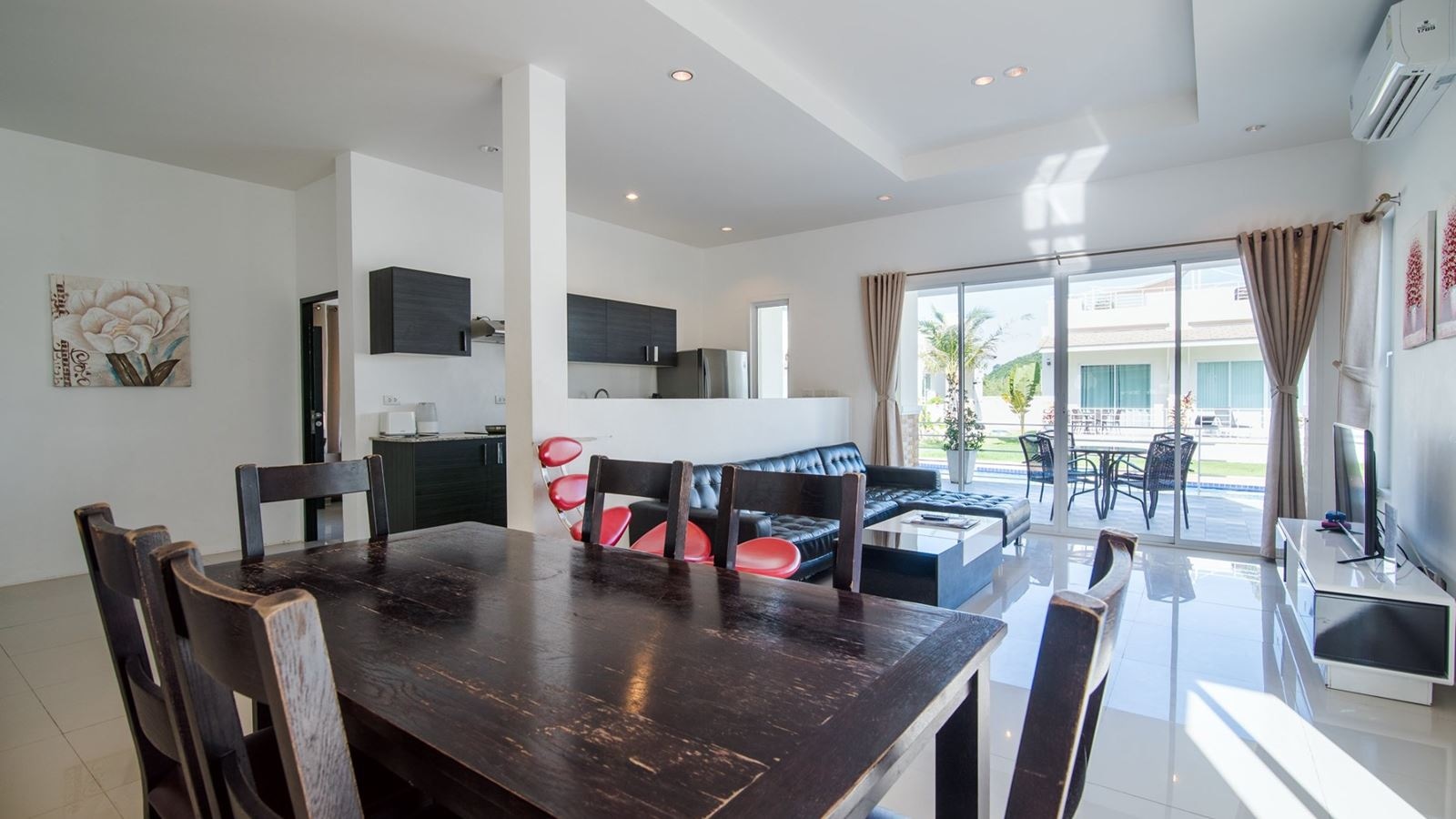 rooms-royal-villa-3-bedroom-2-bathroom