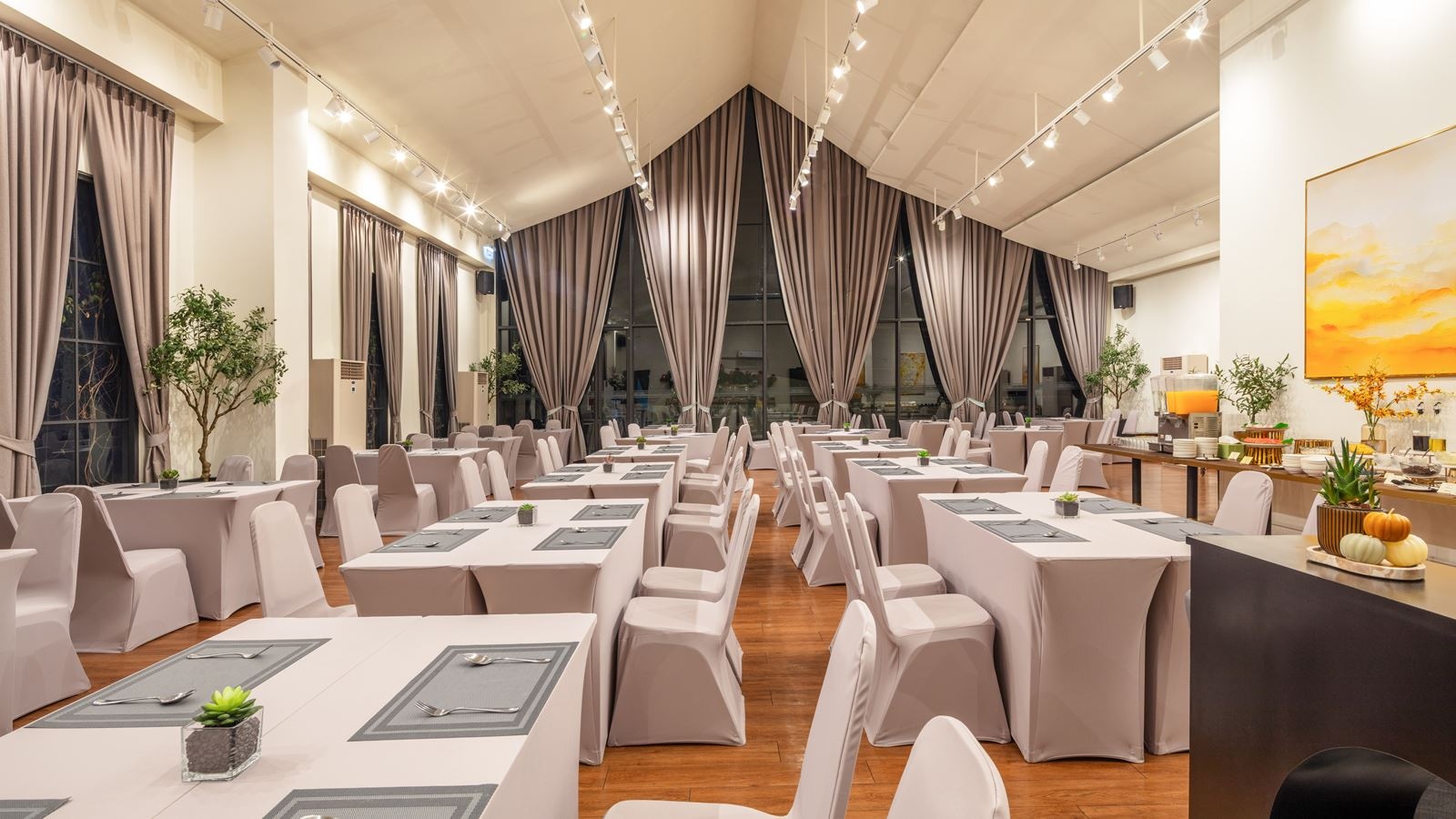 restaurants-the-olive-room