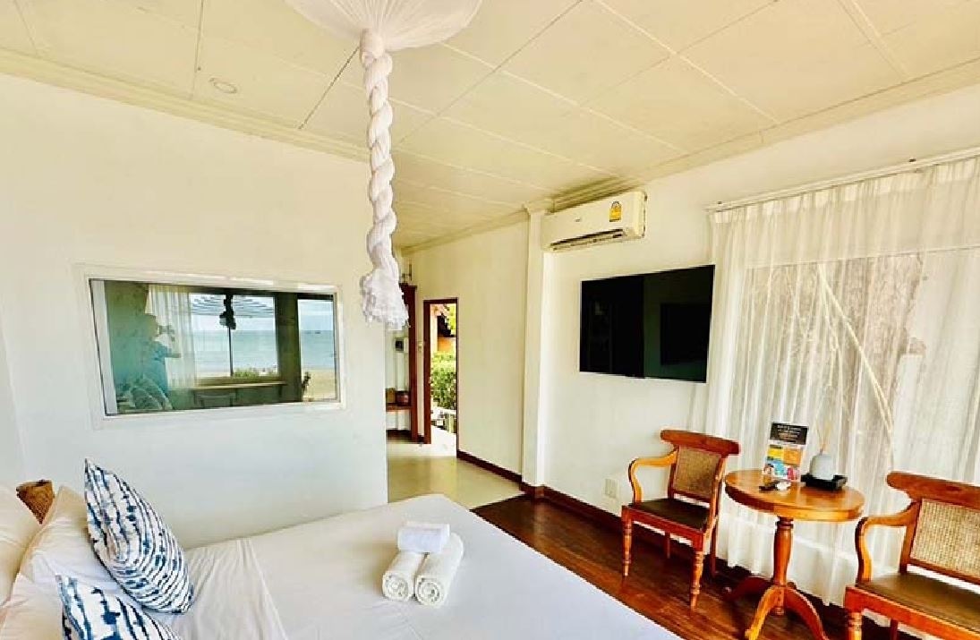 rooms-deluxe-beachfront-bungalow