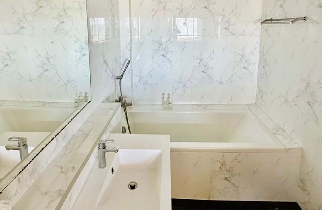 rooms-deluxe-beachfront-bungalow