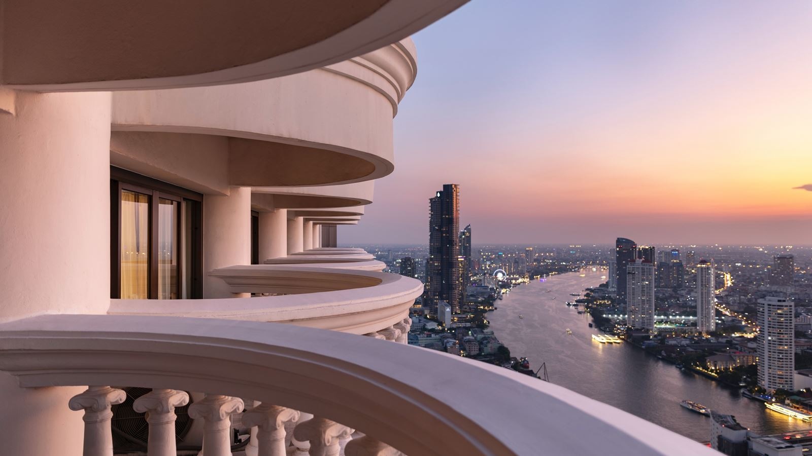 rooms-tower-club-suite-river-view