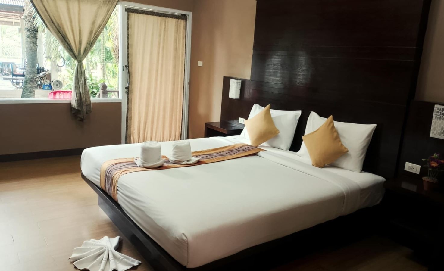 rooms-standard-double-room