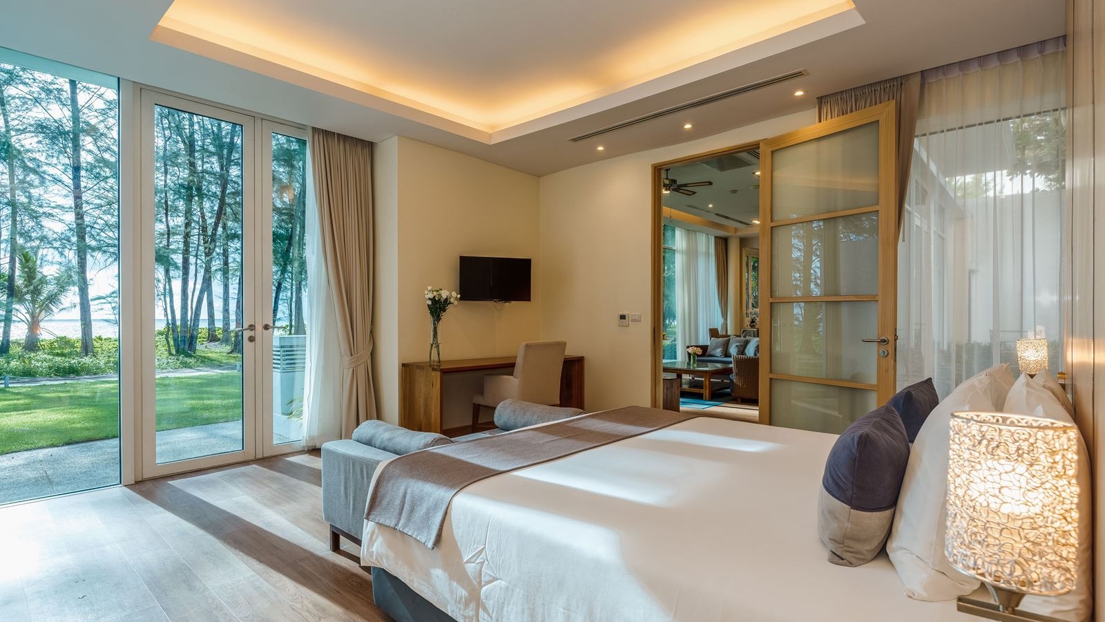 rooms-vf2b2-bedroom-ocean-front-pool-villa-420-sqm