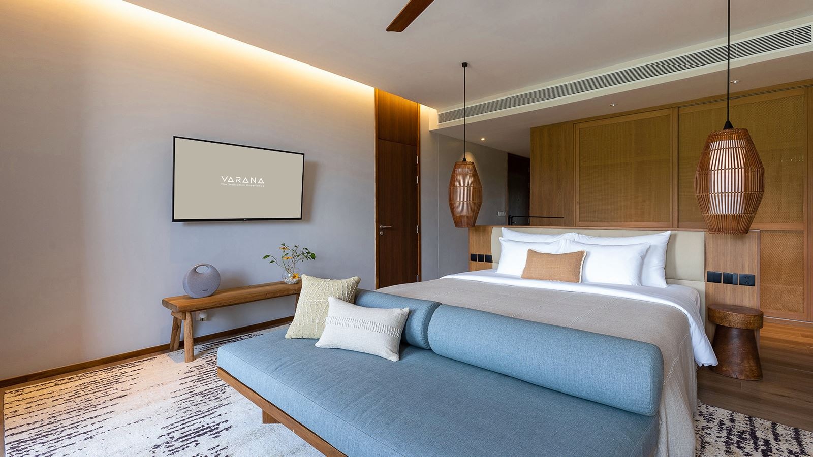 rooms-luxe-plus-pool-view