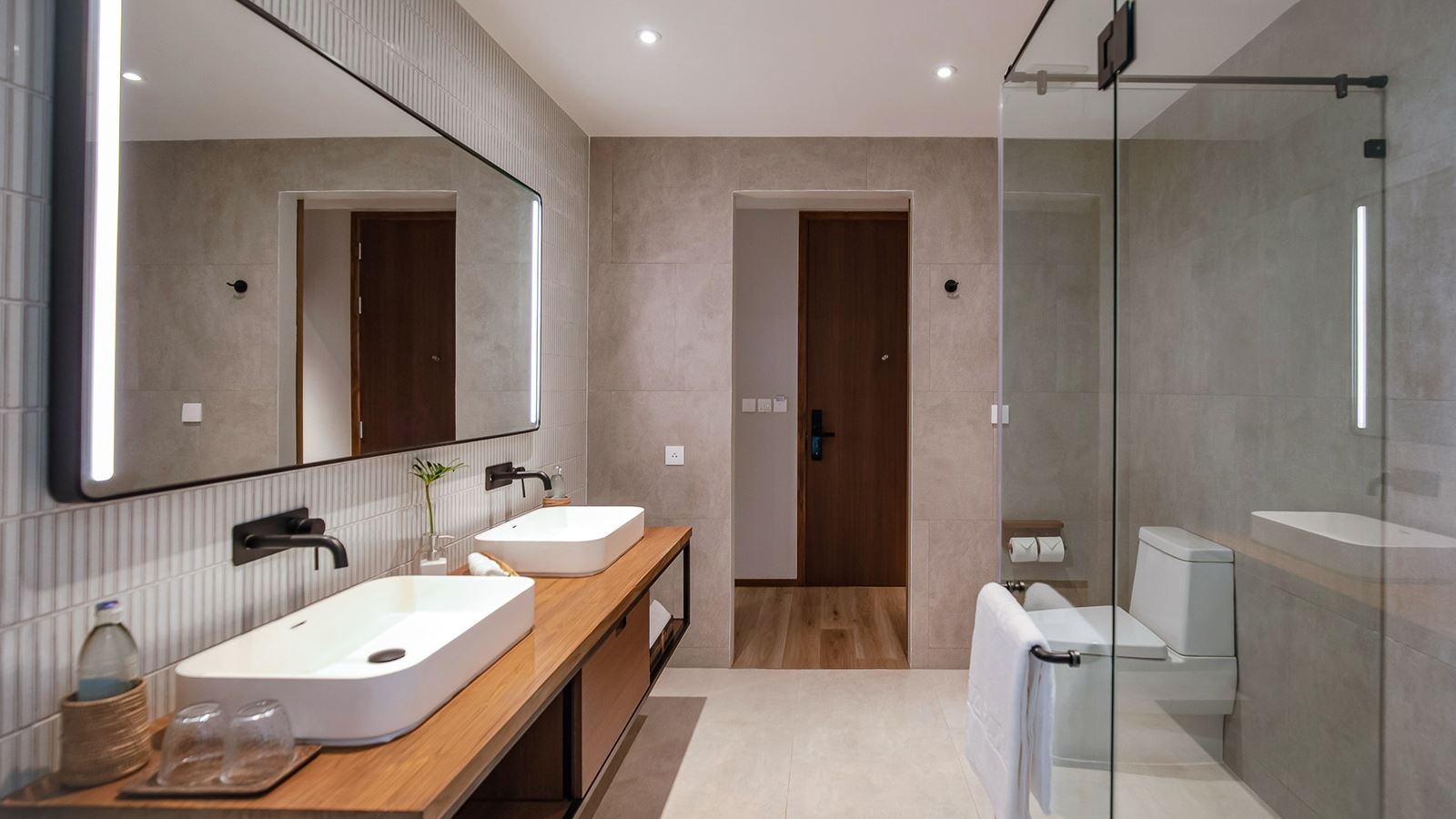 rooms-luxe-plus-pool-view