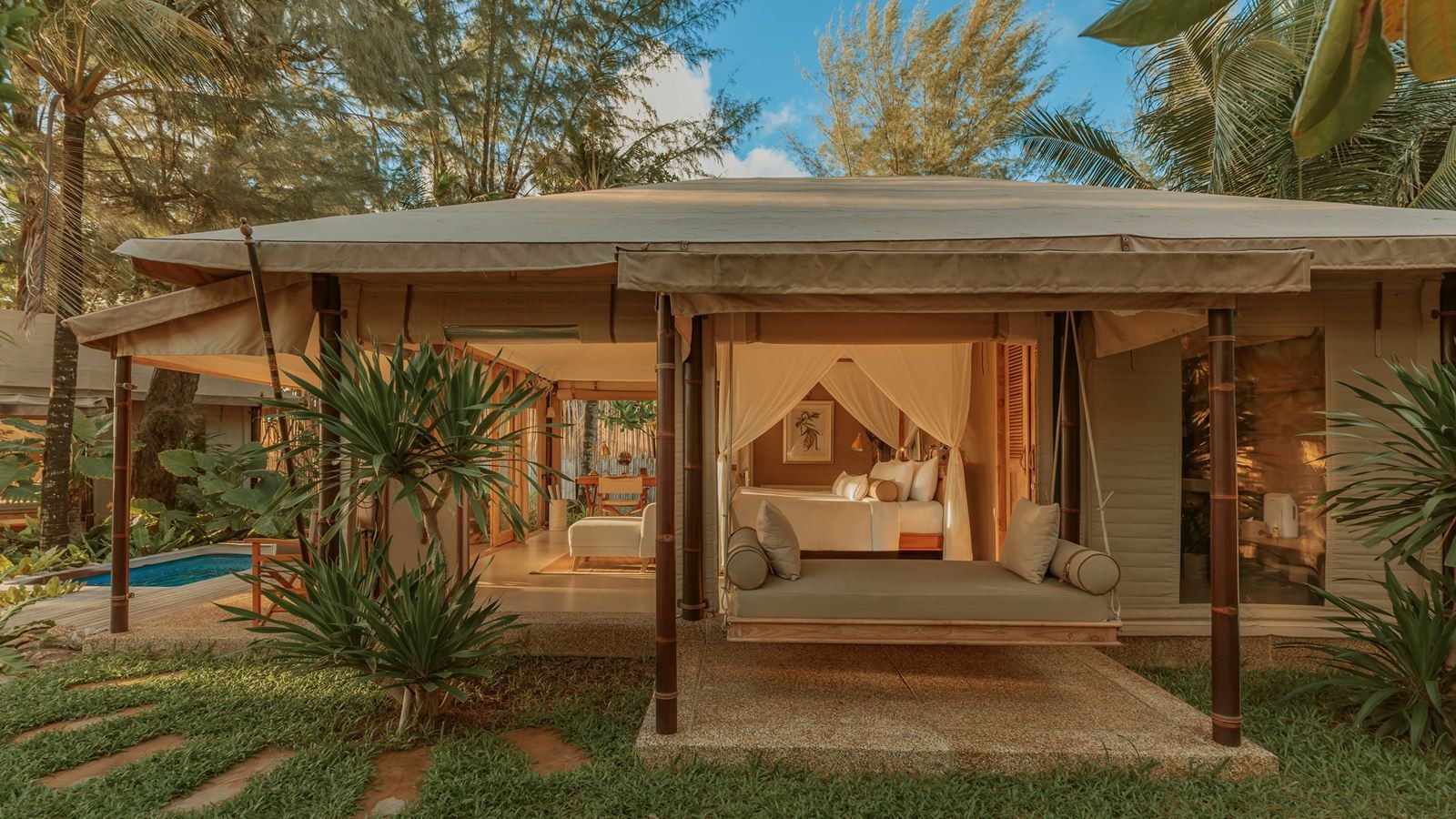 rooms-beach-pool-tent