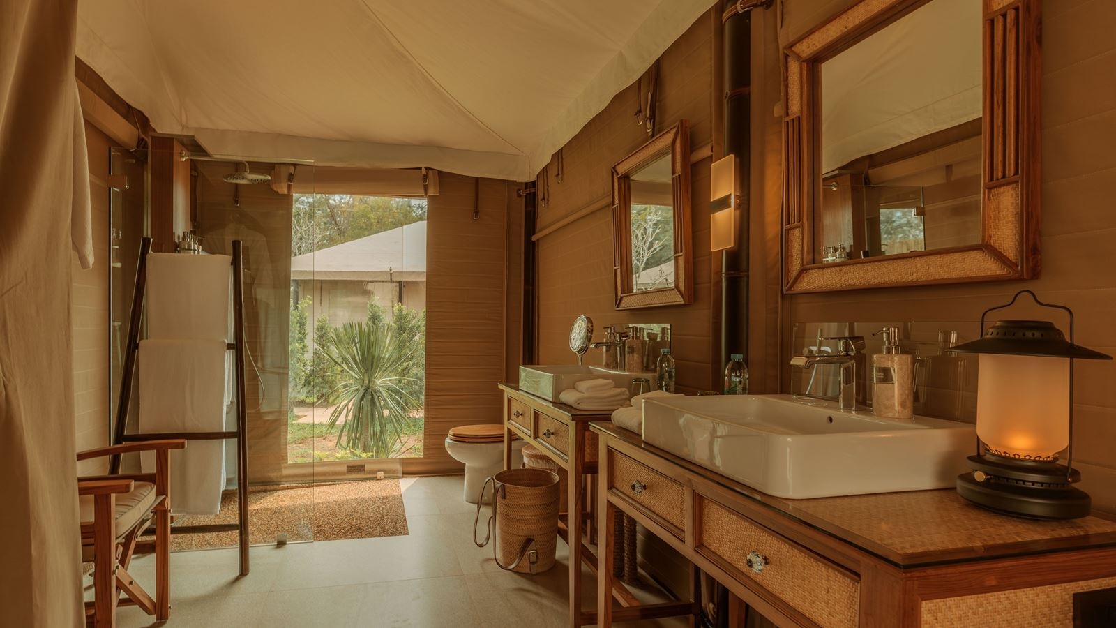 rooms-lagoon-pool-tented-suite