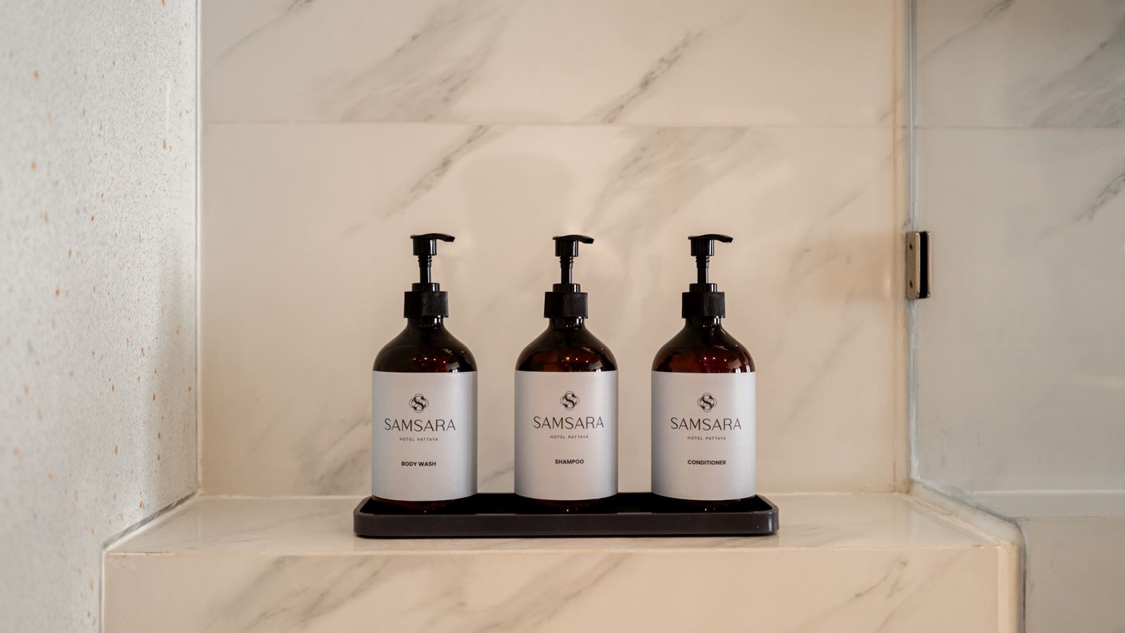 rooms-deluxe-king-room