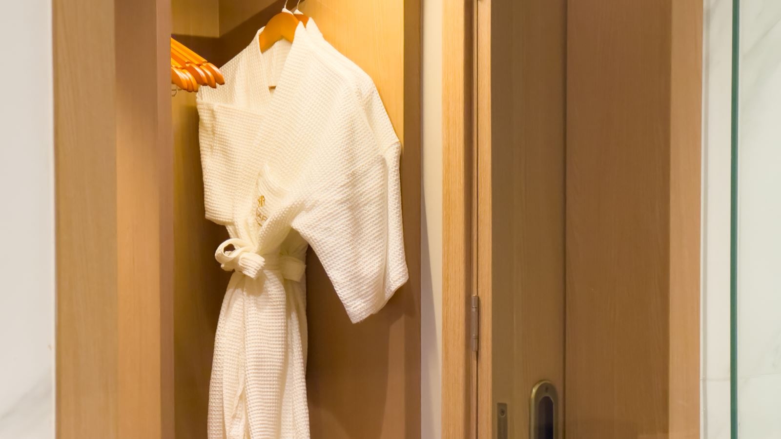 rooms-premier-king-room