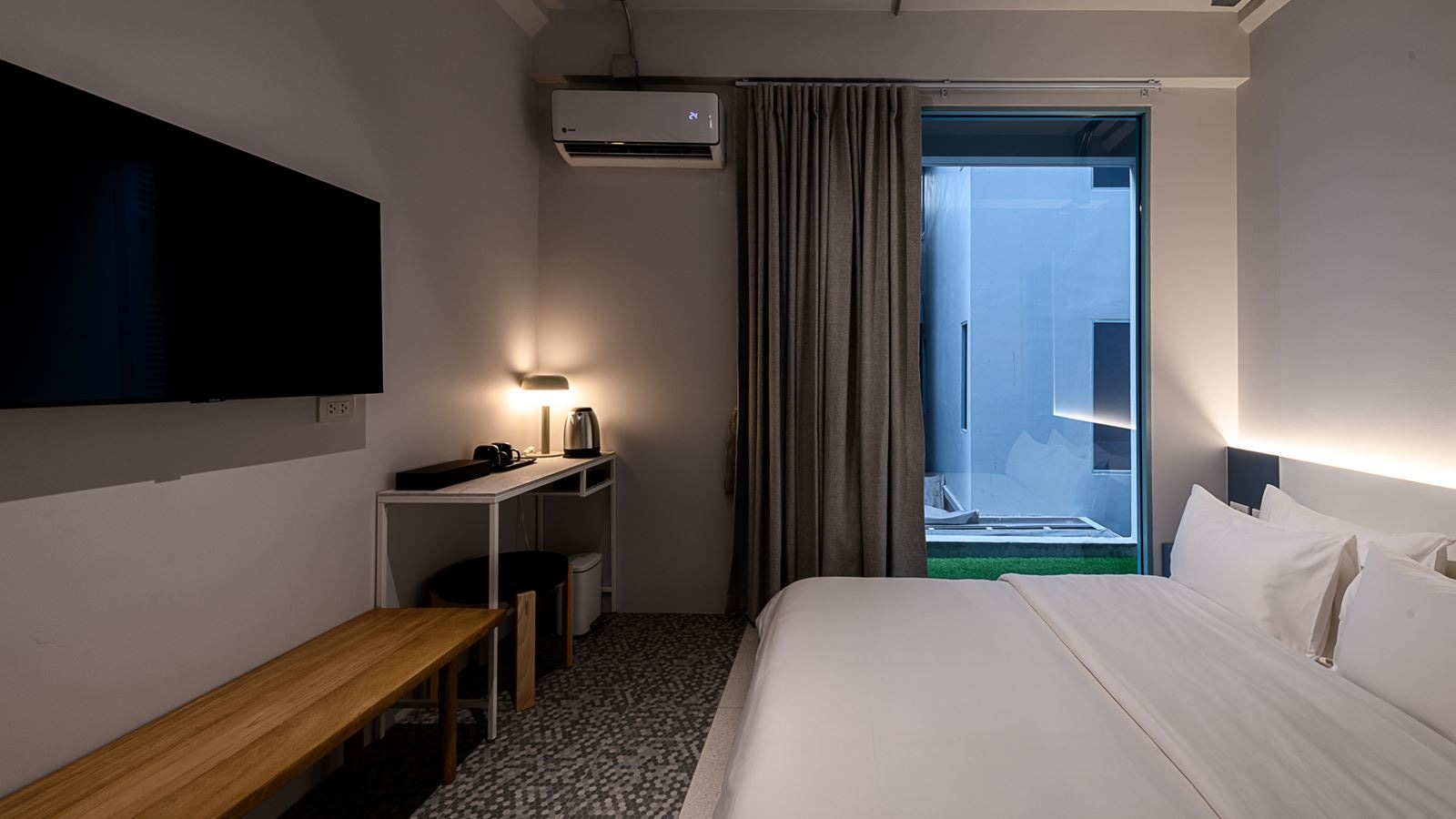 rooms-river-front-2-bedroom