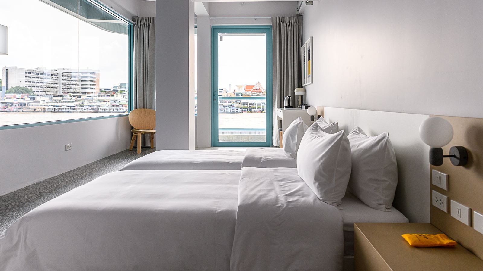 rooms-river-front-2-bedroom