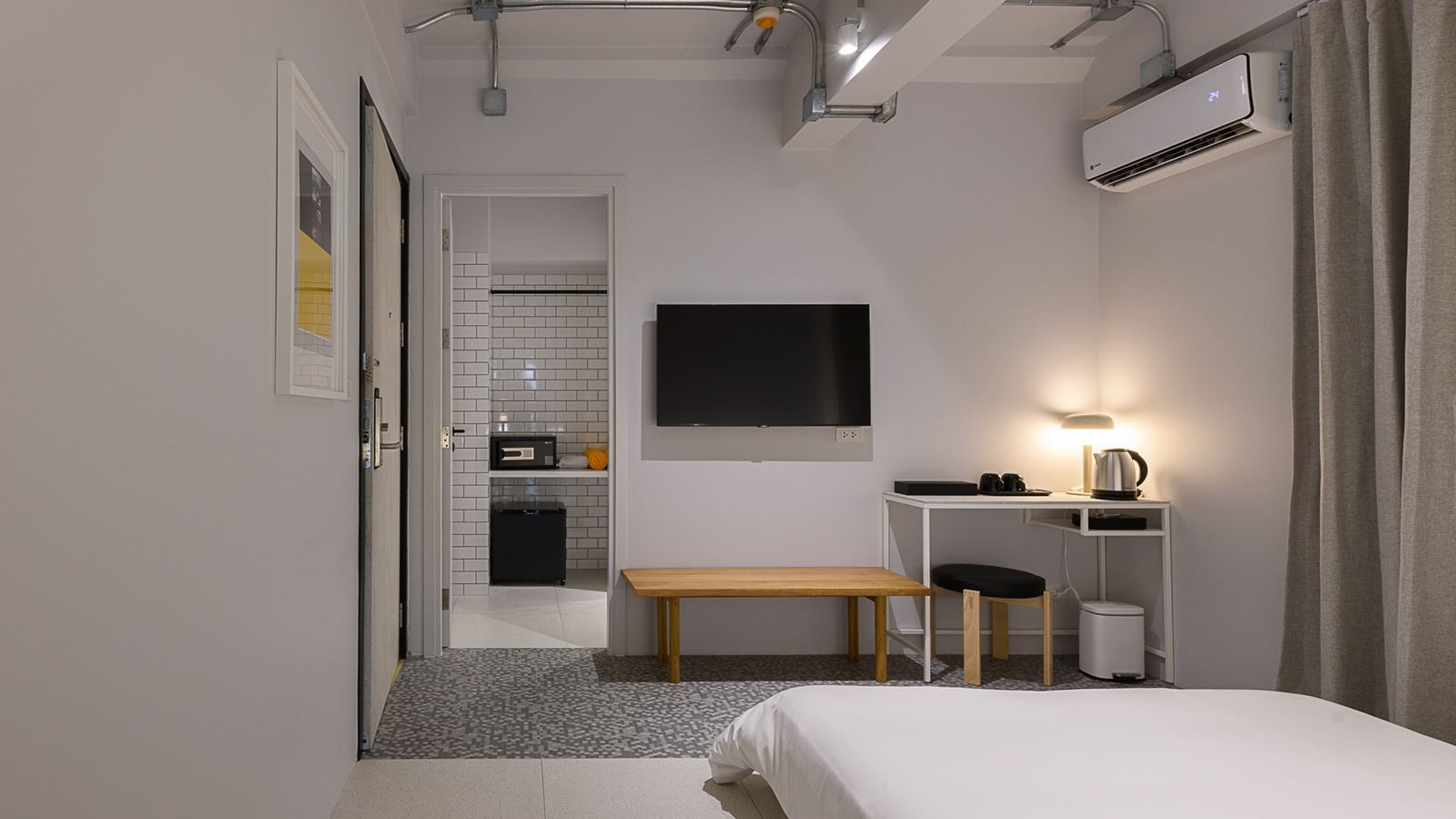 rooms-river-front-2-bedroom