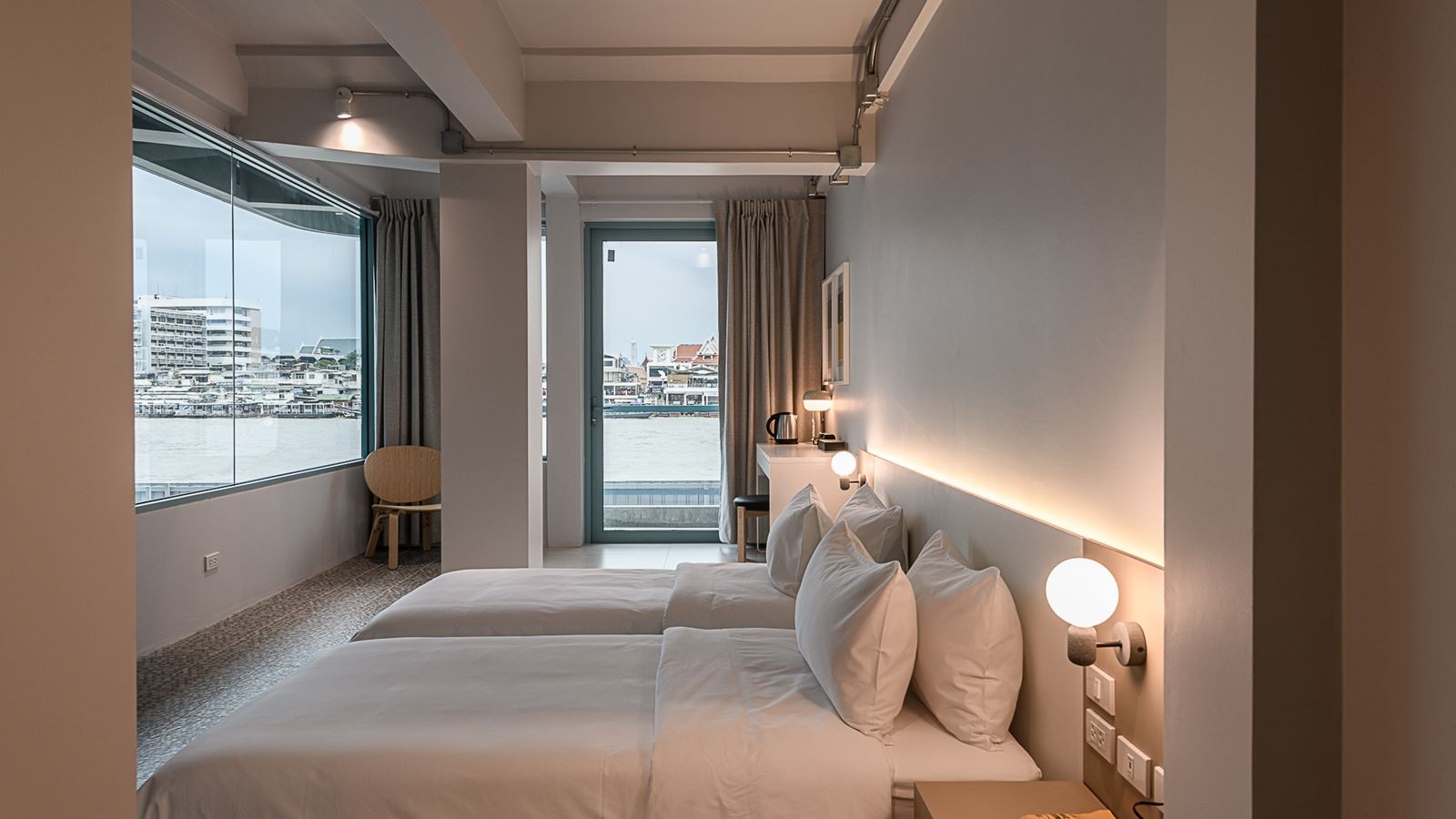 rooms-river-front-2-bedroom
