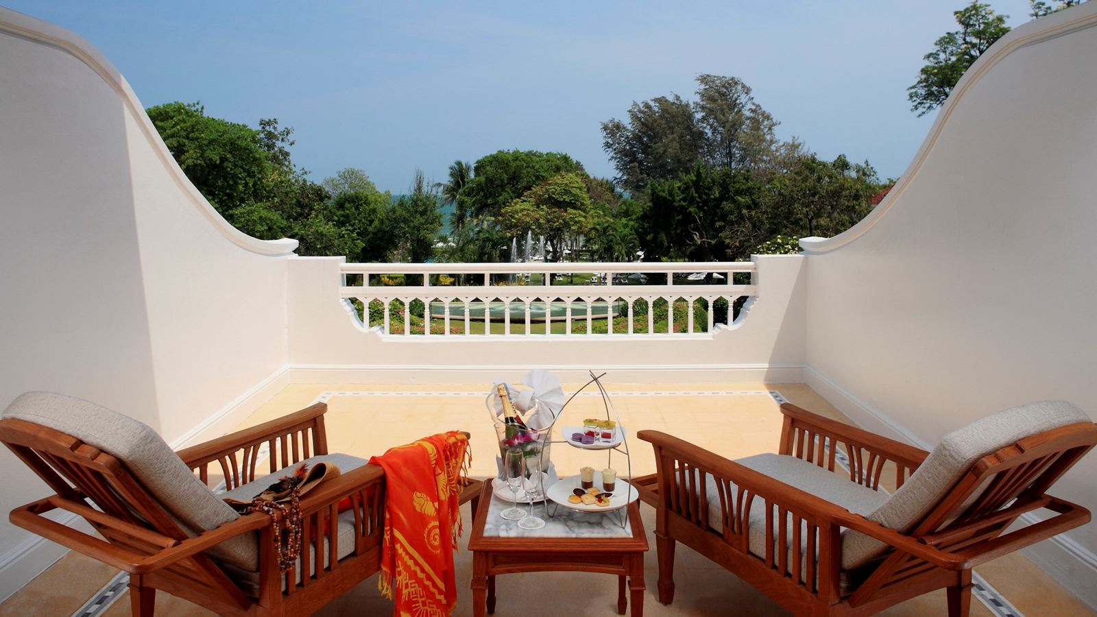 rooms-premium-deluxe-club-room