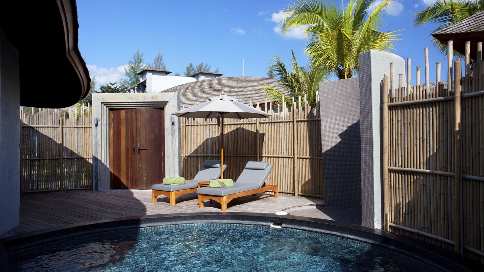 rooms-pool-villa-garden