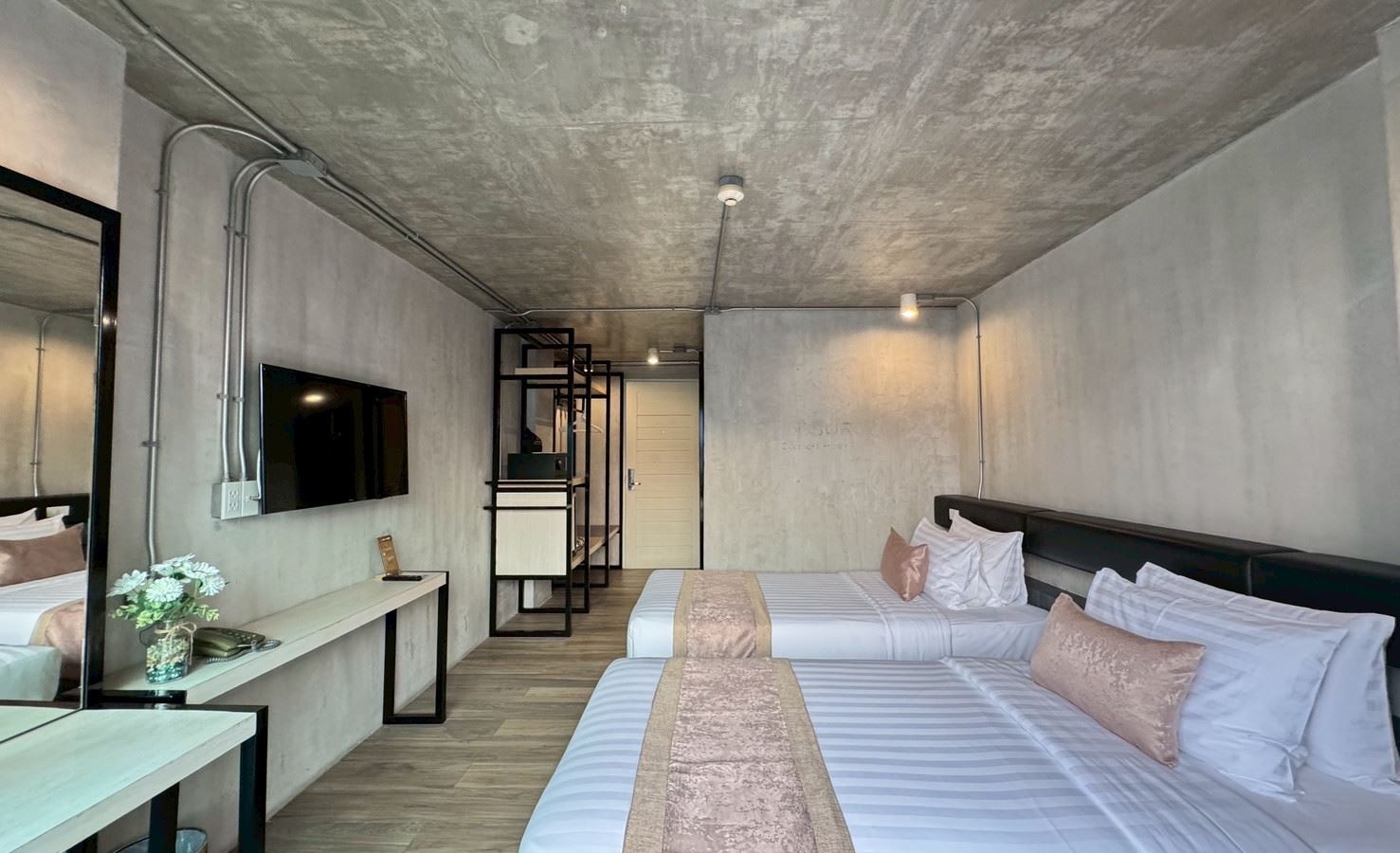 rooms-deluxe-twin-city-view