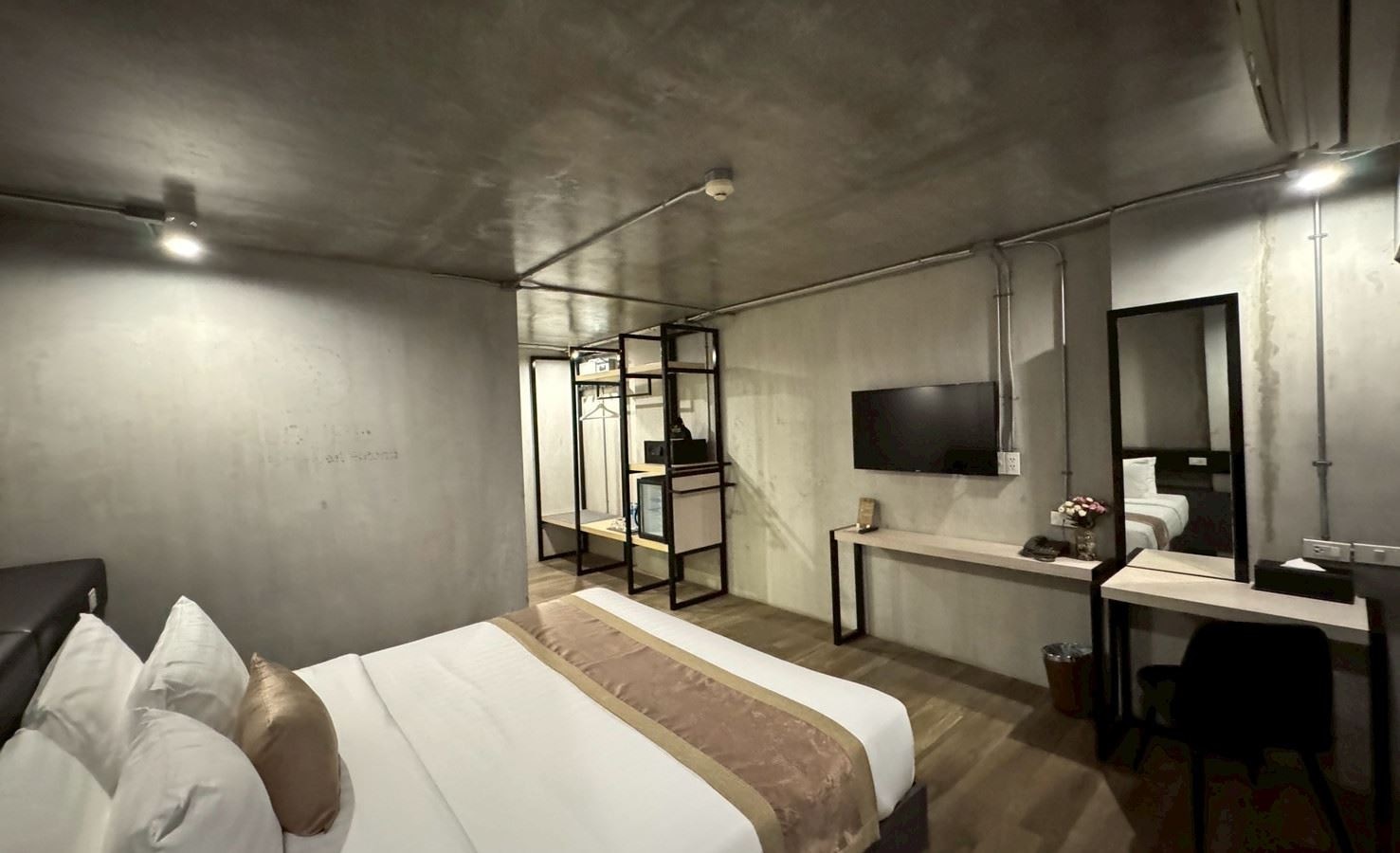 rooms-deluxe-king-mountain-view