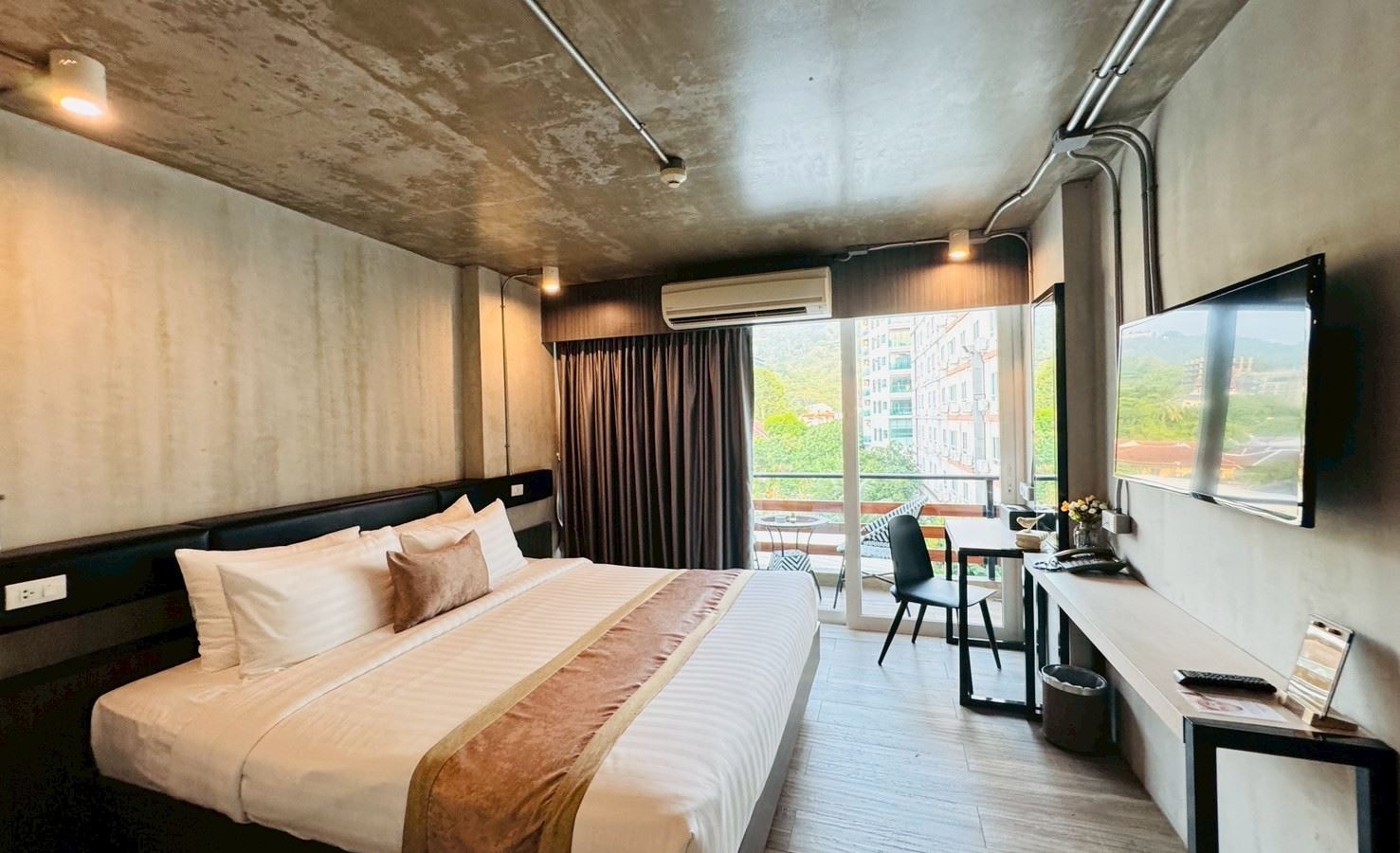 rooms-premier-king-city-view