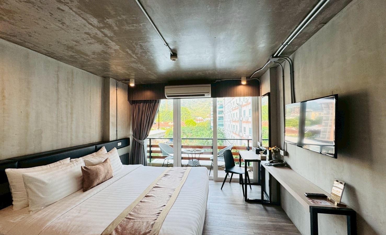 rooms-premier-king-city-view