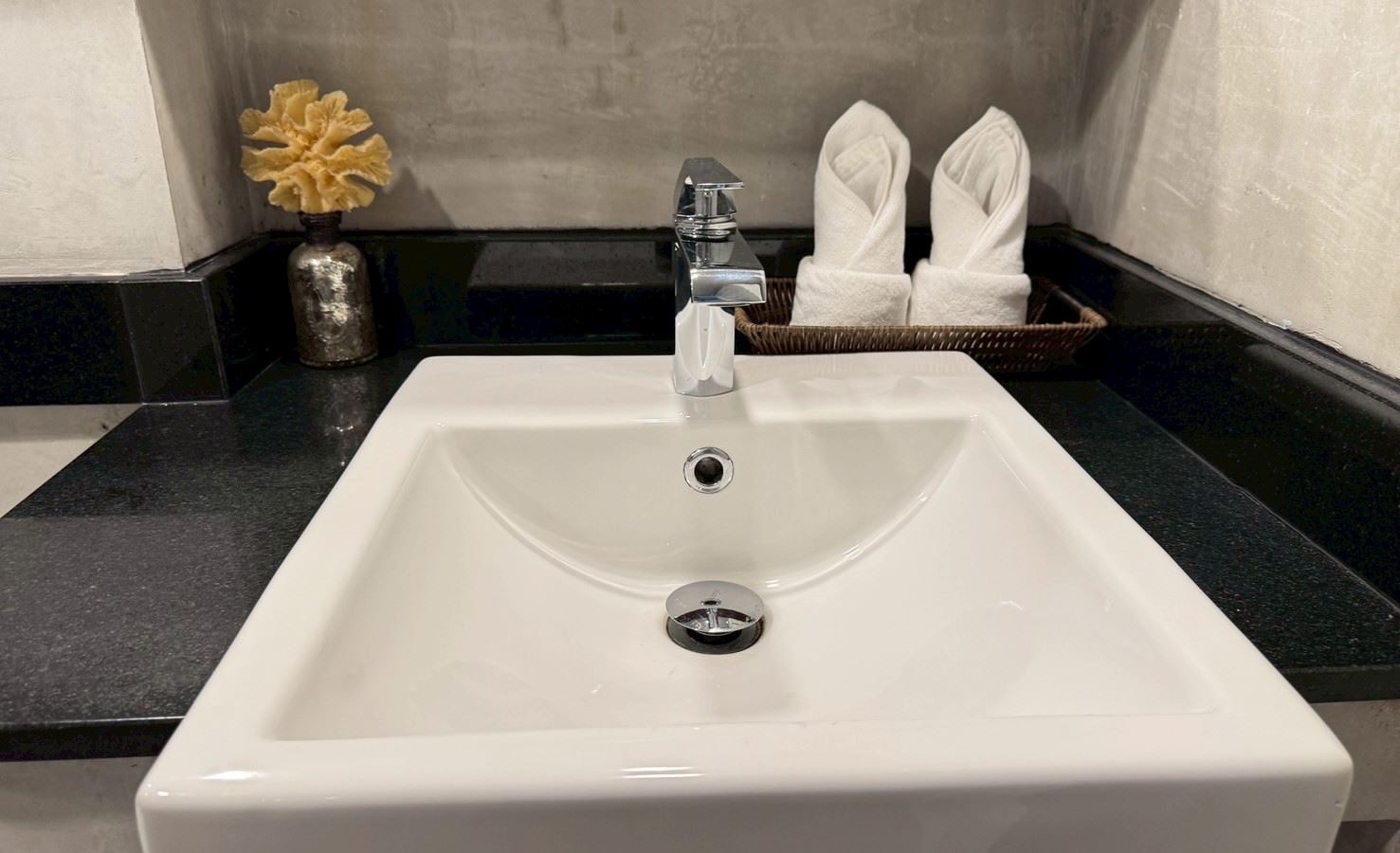 rooms-premier-king-city-view