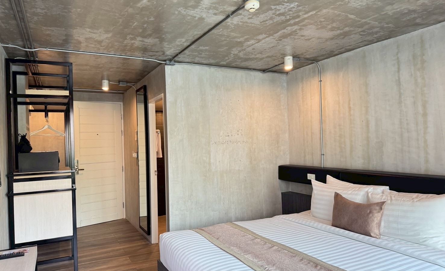 rooms-premier-king-city-view