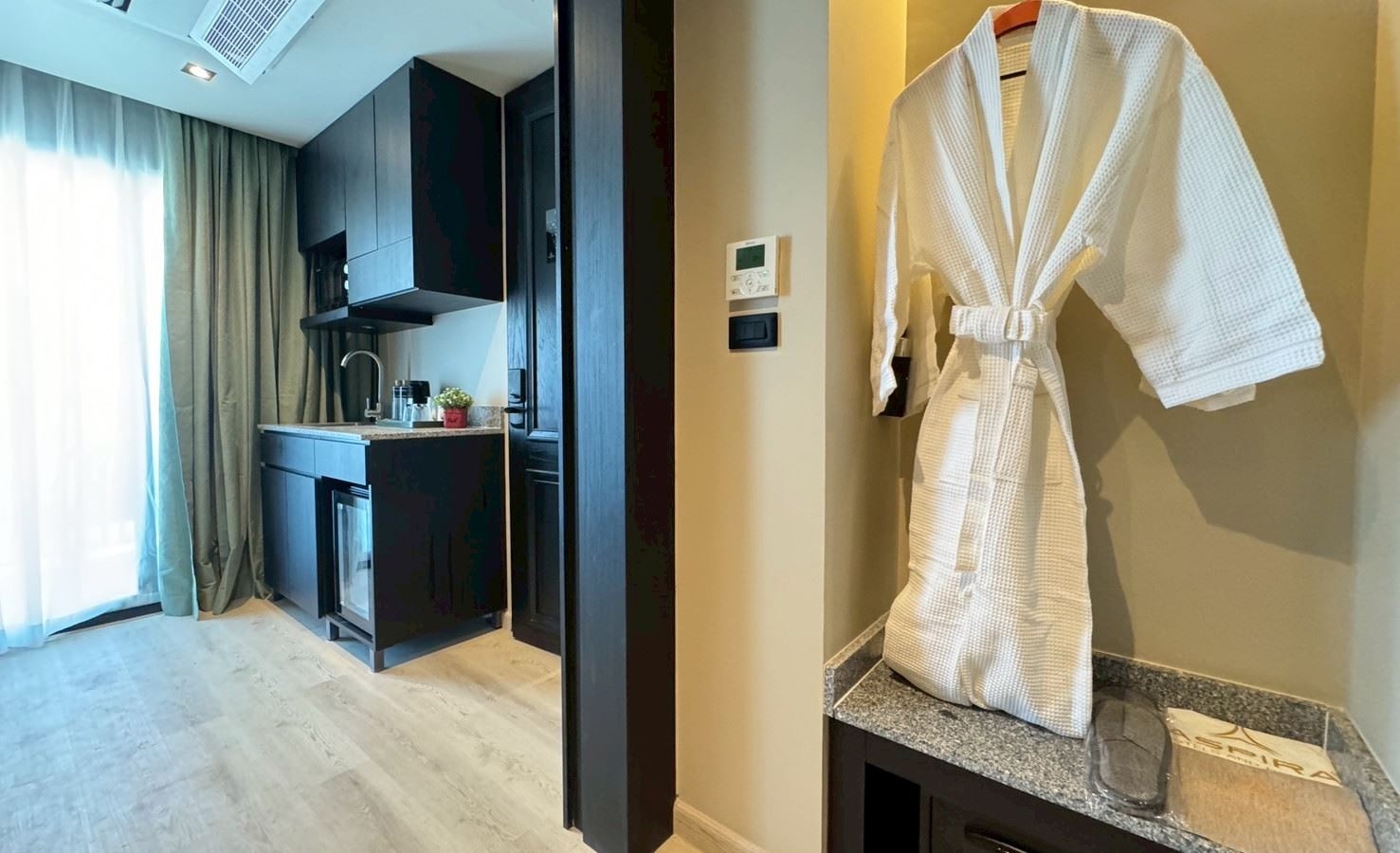 rooms-deluxe-suite-room